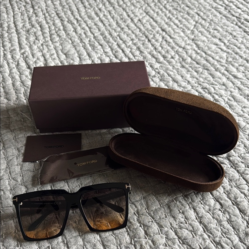 Tom Ford Brown Luxury Sunglasses with Case and Cleaning Clothe (unopened)